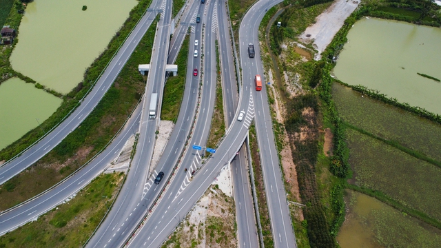 Cận cảnh hầm chui trăm tỷ tại nút giao Quốc lộ 18, cao tốc Hà Nội - Bắc Giang - Ảnh 1.