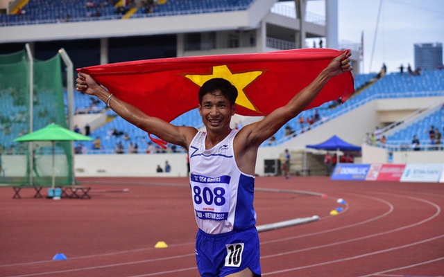 The husband ran 10,000m in the SEA Games competition in the yard, his wife burst into tears in the stands: Loving 7 years of being newly married, having 2 children is still the same as when we first started dating!  - Photo 2.