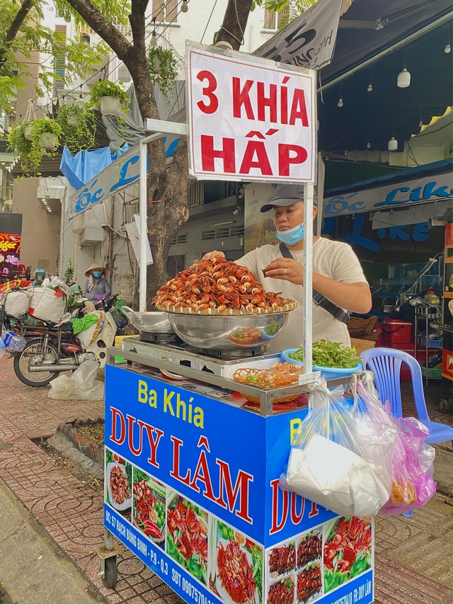 Ca Mau's bazaar store in Saigon revealed a monthly revenue of over 300 million dong, the profit was more than enough to take care of the family, but still chose to sell on the roadside because of a worry - Photo 4.