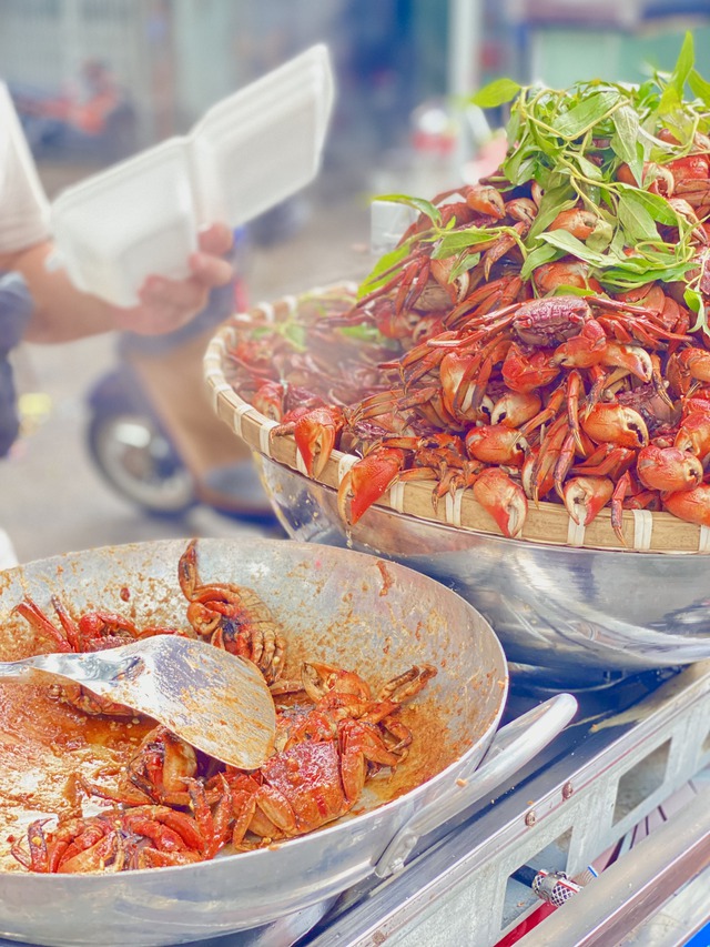 Ca Mau's bazaar store in Saigon revealed that its monthly revenue is over 300 million dong, the profit is more than enough to take care of the family, but still choose to sell by the roadside because of a worry - Photo 6.