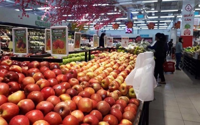 Nhiều loại trái cây ngoại nhập được bày bán ngập tràn ở các siêu thị, cửa hàng hoa quả. Ảnh minh hoa - Ảnh: Dân trí.