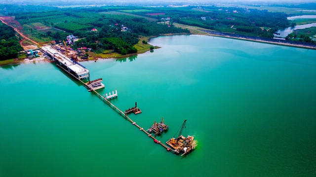   See the longest lake crossing bridge on the North - South highway - Photo 5.