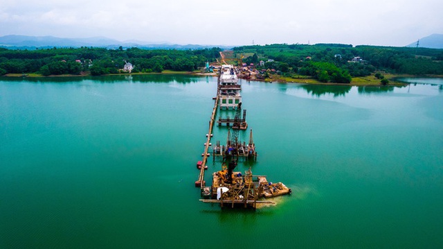   See the longest lake crossing bridge on the North - South highway - Photo 6.