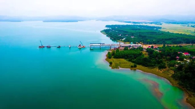   See the longest lake crossing bridge on the North - South highway - Photo 8.