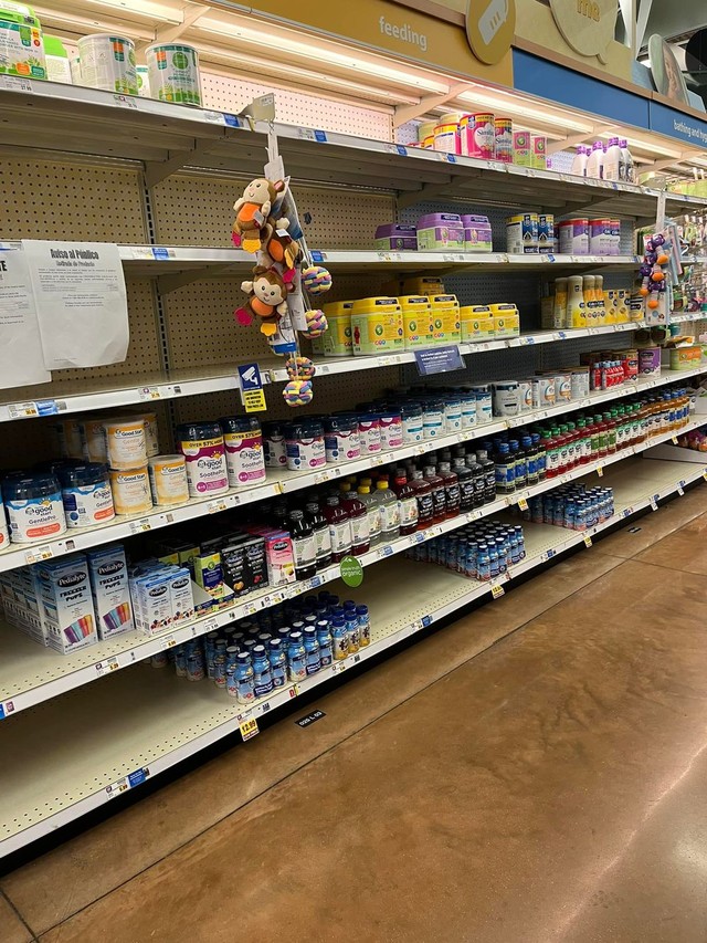 The unbelievable formula milk crisis in the US: Parents burst into tears, calling it a 'nightmare' - Photo 1.