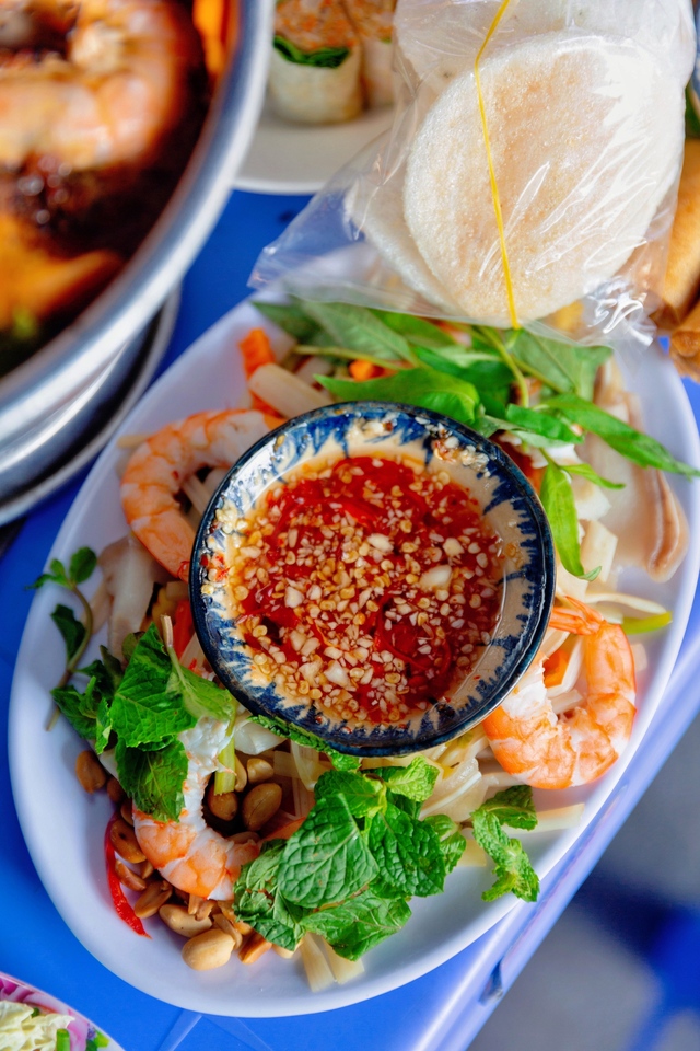 Lẩu cù lao - món đặc sản trong các tiệc cưới của người miền Tây giúp một quán ăn tại Sài Gòn hút hàng trăm lượt khách tìm tới mỗi ngày! - Ảnh 13.