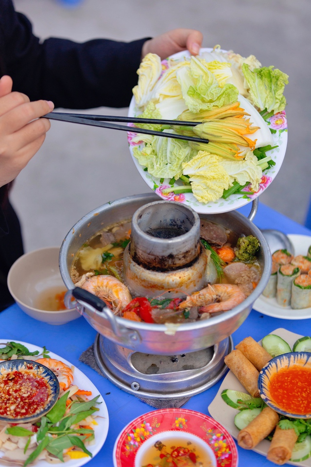 Lẩu cù lao - món đặc sản trong các tiệc cưới của người miền Tây giúp một quán ăn tại Sài Gòn hút hàng trăm lượt khách tìm tới mỗi ngày! - Ảnh 18.