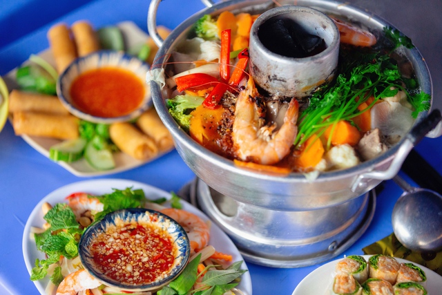 Lẩu cù lao - món đặc sản trong các tiệc cưới của người miền Tây giúp một quán ăn tại Sài Gòn hút hàng trăm lượt khách tìm tới mỗi ngày! - Ảnh 25.