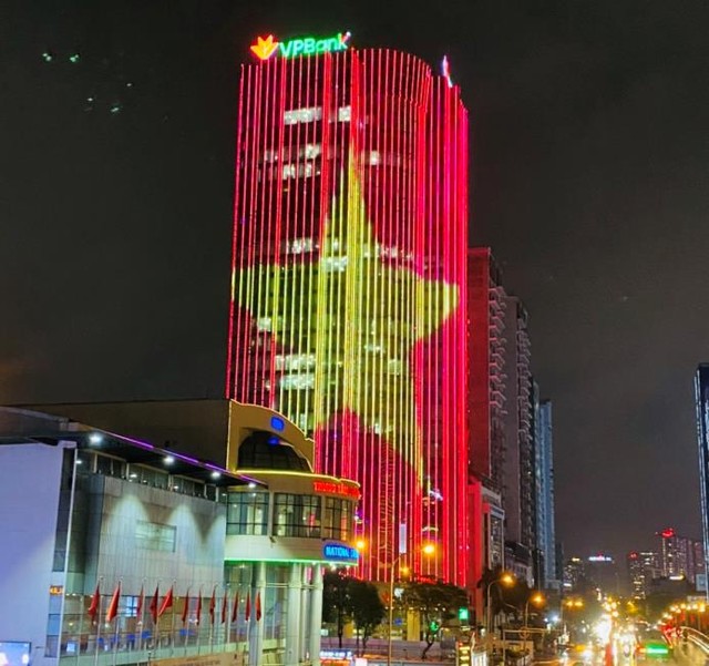 Đăng quảng cáo đỏ rực cổ vũ cho ĐT Việt Nam, VPBank khiến dân mạng trầm trồ: 10 điểm sáng tạo! - Ảnh 6.
