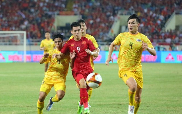 Bóng đá Thái Lan bị nhận xét là không có được sự hỗ trợ tốt nhất như Việt Nam