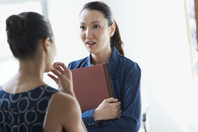 32 tuổi, la đà mãi không thoát khỏi kiếp nhân viên quèn, tôi ngẫm ra luật ngầm công sở: Không thua ở THỰC LỰC, thua vì quá CHÂN THỰC  - Ảnh 1.