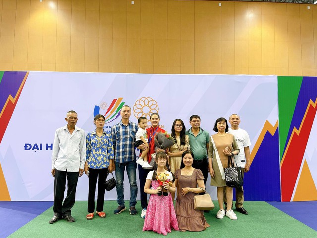 Vừa ở cữ xong quay lại thi đấu, mẹ bỉm làm nên lịch sử cho thể thao Việt Nam: Bố mẹ chồng cũng giúp sức cho con dâu giành HCV  - Ảnh 3.