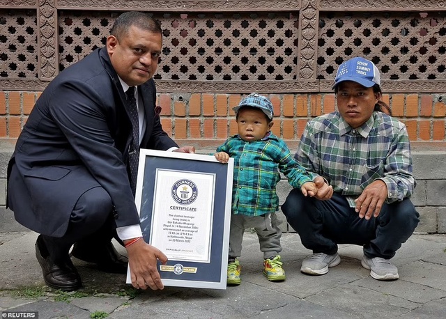Nepal's shortest man sets a Guinness World Record - Photo 2.