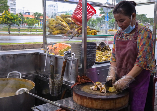 Quán cà ri gia truyền 3 đời không bỏ muối, mỗi ngày bán hơn 100 kg thịt gà - vịt - Ảnh 1.