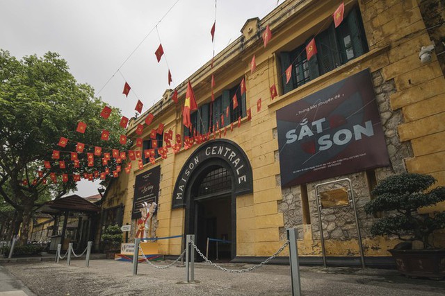   The full experience of visiting the impressive Hoa Lo prison, explaining why it attracts so many people - Photo 6.