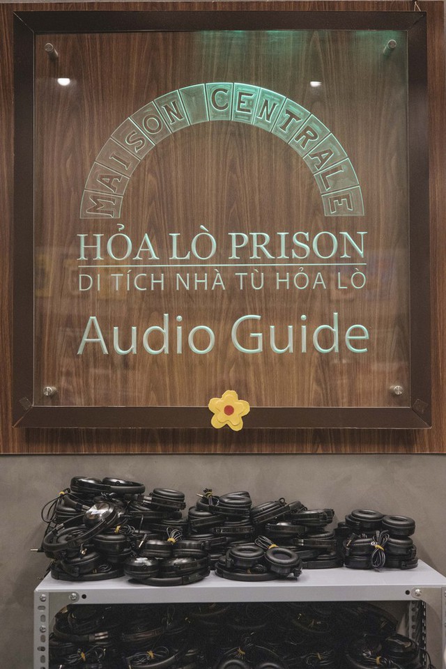   The full experience of visiting the impressive Hoa Lo prison, explaining why it attracts so many people - Photo 11.