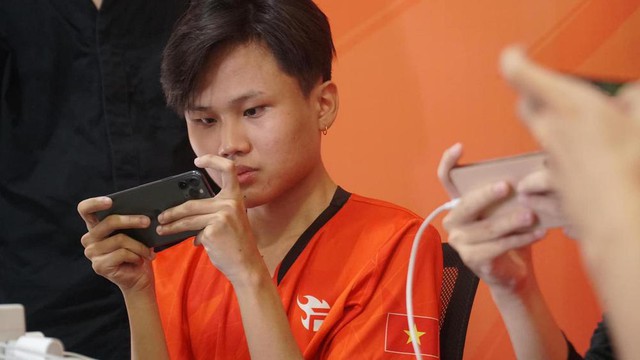   Quoc Binh Coyote: From an elite college dropout to a SEA Games gold medal for Vietnam Esports - Photo 1.