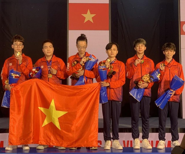  Quốc Bình Coyote: Từ học sinh ưu tú bỏ Đại học đến tấm HCV SEA Games cho Esports Việt Nam - Ảnh 2.