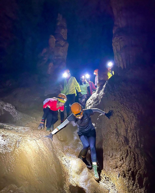 Hang Tú Làn có gì mà dạo này nhiều người tới trekking đến thế? Ngay cả hội chị em văn phòng cũng vác túi lên đường! - Ảnh 8.