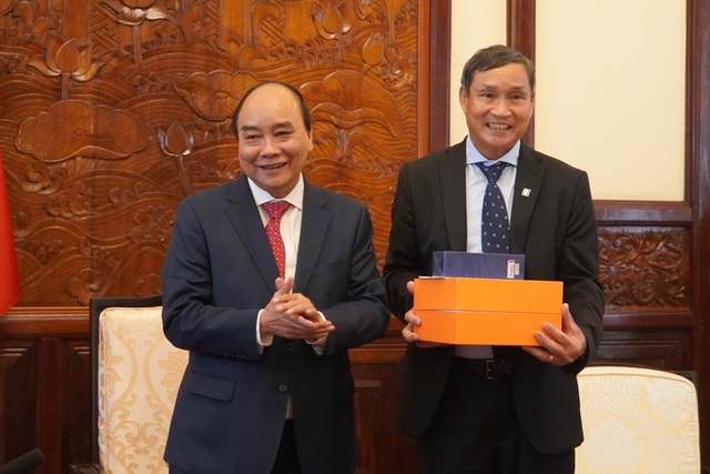  Chủ tịch nước Nguyễn Xuân Phúc gặp mặt, tặng quà HLV Park Hang-seo và Mai Đức Chung  - Ảnh 9.