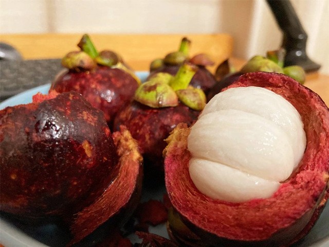   Buy mangosteen or damaged, growers tell to look at one spot on the peel, make sure that any fruit is delicious - Photo 1.