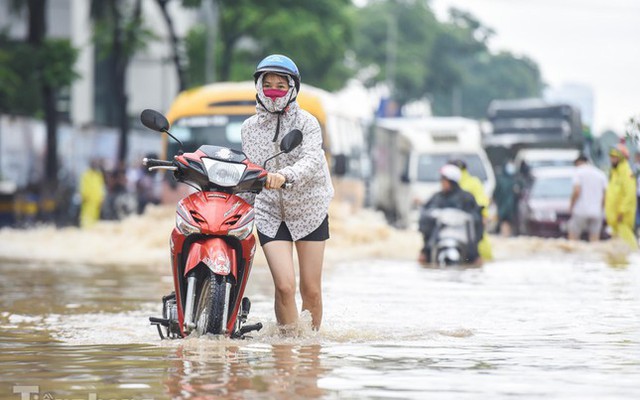 Miền Bắc, trong đó có Thủ đô Hà Nội lại đón mưa lớn từ đêm nay. Ảnh: Duy Phạm.