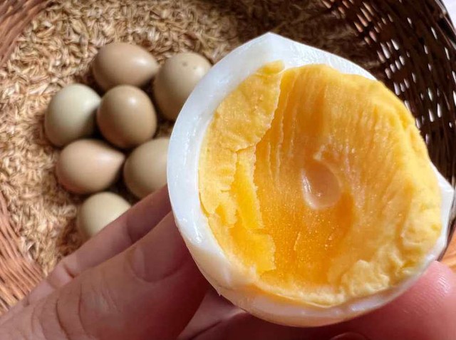 Đắt gấp 5-6 lần trứng gà, loại trứng được ví bổ như ‘sâm’ được chị em nội trợ lùng mua - Ảnh 2.