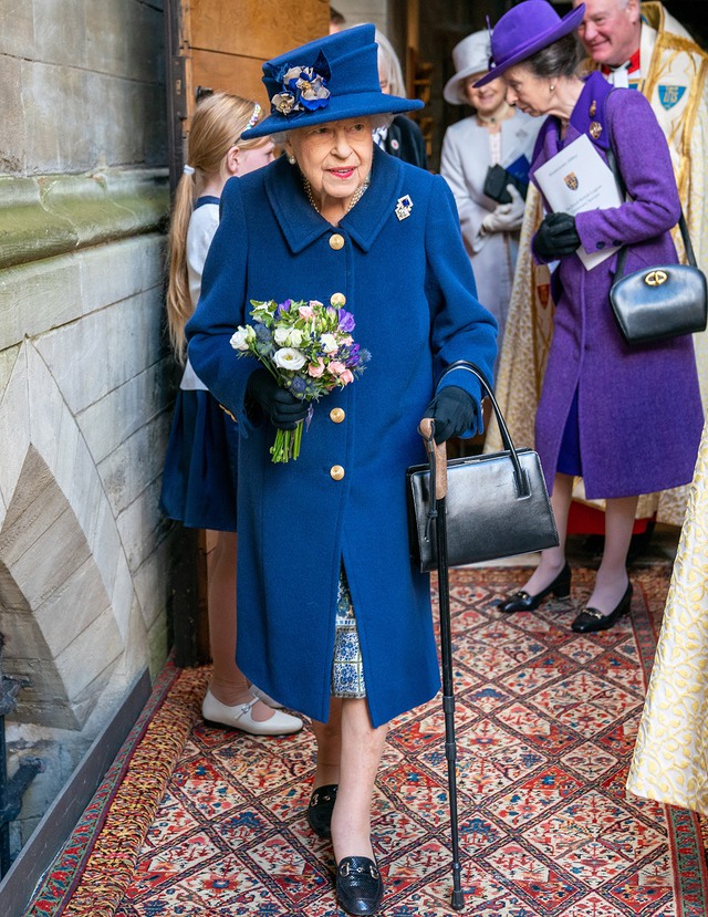 7 thập kỷ với style rực rỡ sắc màu của Nữ hoàng Anh - biểu tượng thời trang độc nhất vô nhị - Ảnh 26.