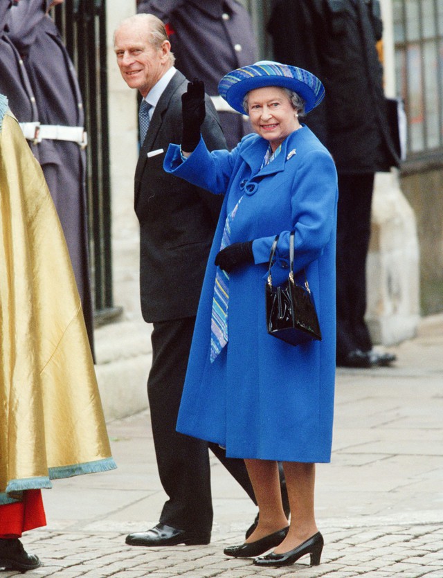 7 thập kỷ với style rực rỡ sắc màu của Nữ hoàng Anh - biểu tượng thời trang độc nhất vô nhị - Ảnh 27.
