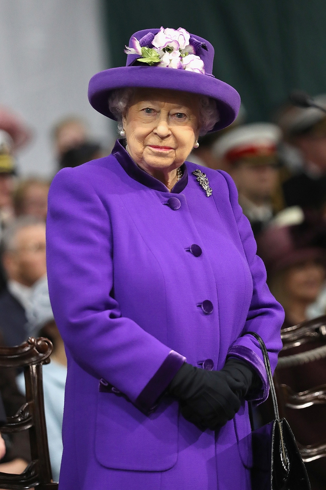 7 thập kỷ với style rực rỡ sắc màu của Nữ hoàng Anh - biểu tượng thời trang độc nhất vô nhị - Ảnh 33.