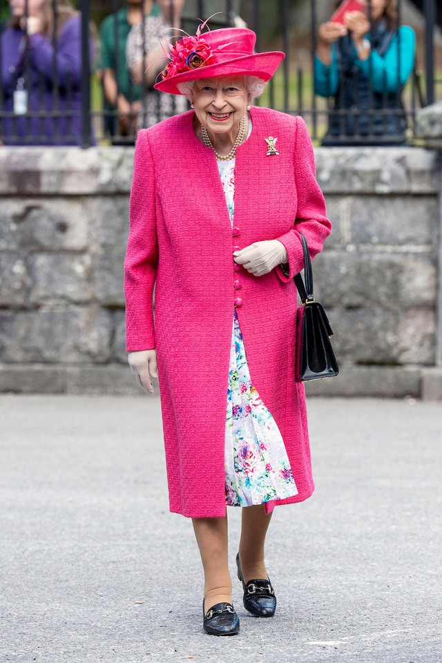 7 thập kỷ với style rực rỡ sắc màu của Nữ hoàng Anh - biểu tượng thời trang độc nhất vô nhị - Ảnh 6.