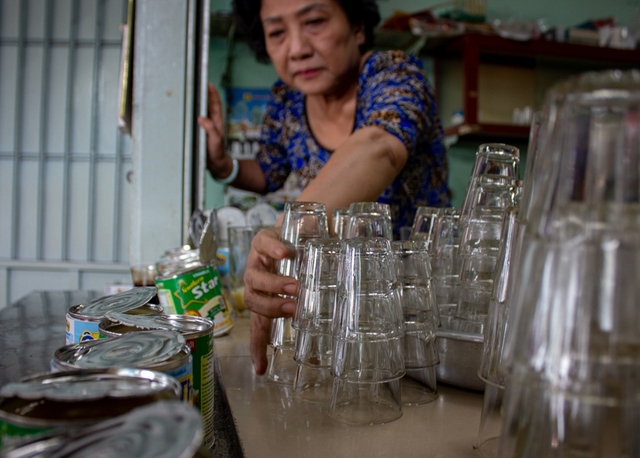 The last racket coffee shop in Bien Hoa: The place where customers go back and forth for 35 years - Photo 7.