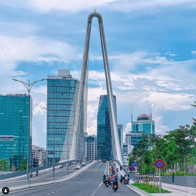 A series of clips watching the million-dollar view from the newly inaugurated Thu Thiem 2 bridge: Romantic and majestic - Photo 3.