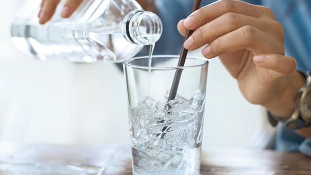 Nutritionist: 2 no 3 notes when drinking water in the summer to avoid HARMFUL - Photo 1.