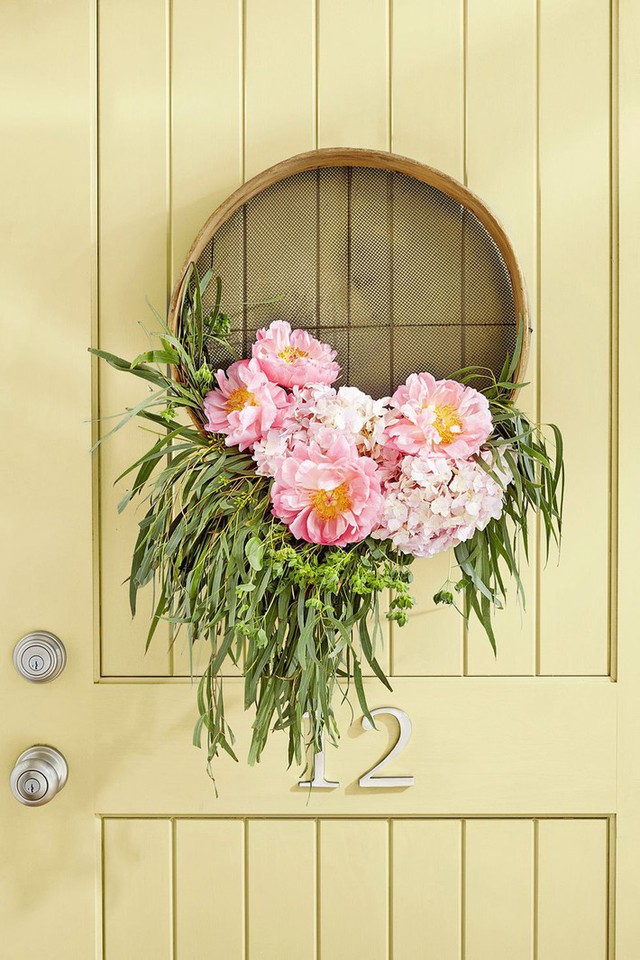 9 ways to make use of old furniture to decorate your front door will make you fall in love - Photo 2.