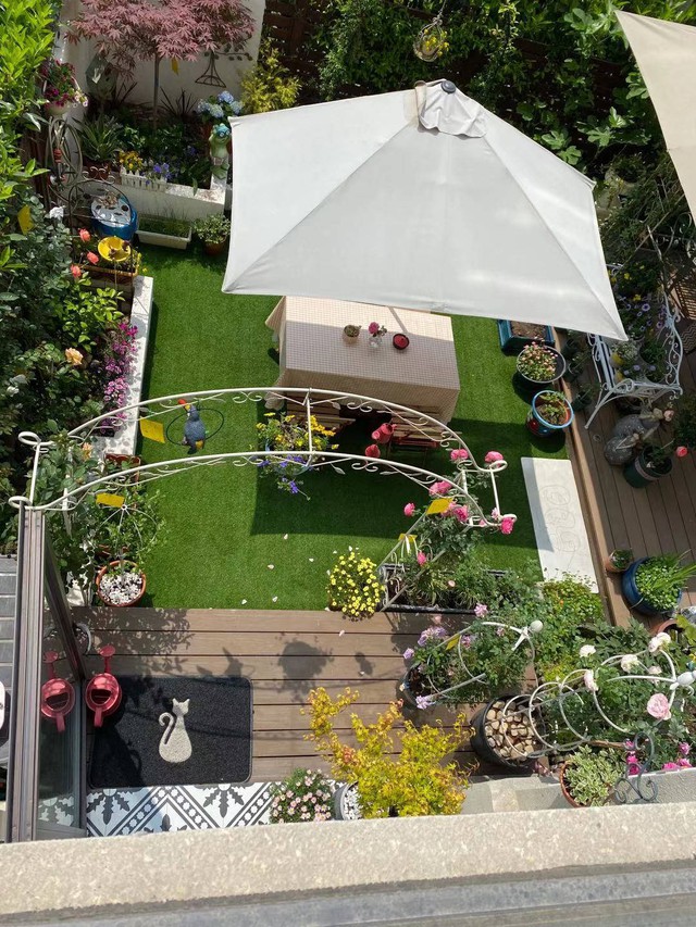 Cặp vợ chồng chi gần 200 triệu cải tạo sân vườn rộng 40m², nhìn vào thành quả mới thấy hoàn toàn đáng giá - Ảnh 3.