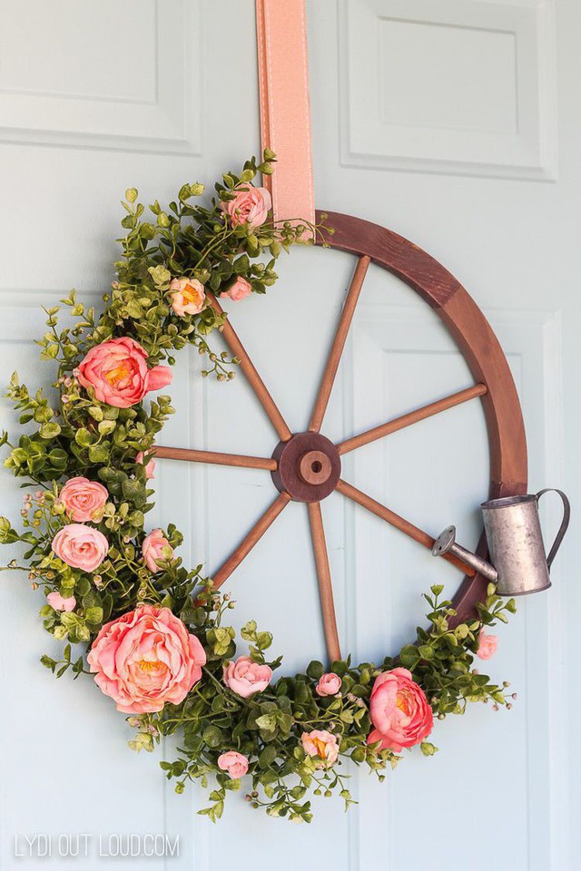 9 ways to make use of old furniture to decorate your front door will make you fall in love - Photo 6.