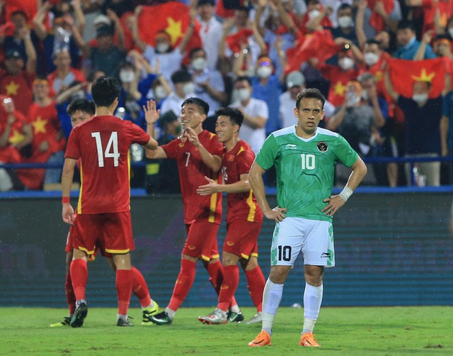  Ronaldo gục đầu thất vọng sau 18 phút thảm họa trước U23 Việt Nam - Ảnh 6.