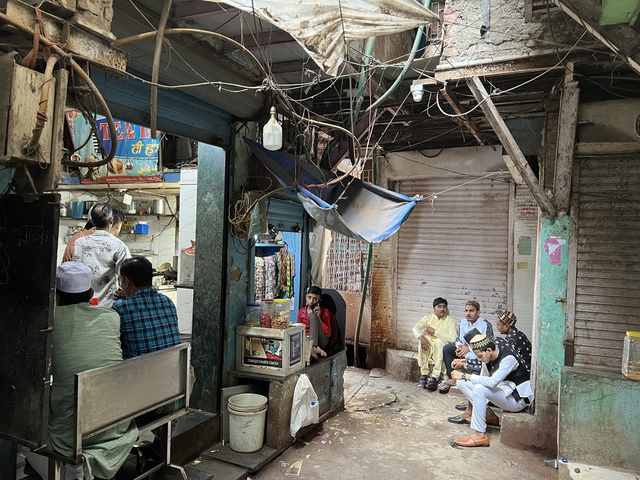   Secrets of Indian slums: People earn only 5 million/month, houses cost 300 million/m2 - Photo 6.