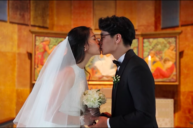 Ngô Thanh Vân từng bí mật tổ chức đám cưới cách đây 1 năm, mặc váy cô dâu cầm di ảnh cha nuôi: ‘Đã 22 năm, tôi cứ nghĩ ngày cưới sẽ tới sớm hơn’ - Ảnh 1. Ngô Thanh Vân từng bí mật tổ chức đám cưới cách đây 1 năm, mặc váy cô dâu cầm di ảnh cha nuôi: ‘Đã 22 năm, tôi cứ nghĩ ngày cưới sẽ tới sớm hơn’ - Ảnh 1.