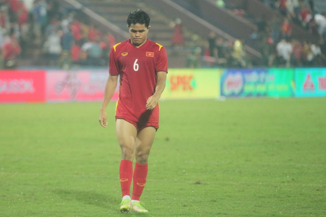 At the end of the match, Mr. Park asked 6 Vietnamese U23 players to practice more at Viet Tri Stadium - Photo 6.