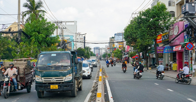 Choáng ngợp 10 làn xe rộng thênh thang ở Đại lộ Nguyễn Văn Linh: Không còn điểm đen ùn tắc - Ảnh 7.