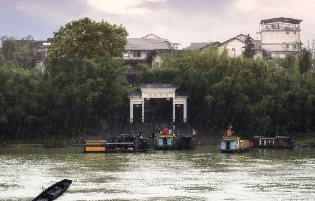 Kỳ lạ cổ trấn nổi trên mặt nước ở Trung Quốc: Chỉ di chuyển bằng thuyền, là thiên đường dành cho phái nữ muốn giảm cân - Ảnh 1.