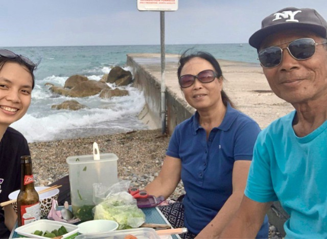 Bát canh mồng tơi trên bãi biển nước Pháp và chuyện domino lòng tốt từ cô du học sinh Việt - Ảnh 4.