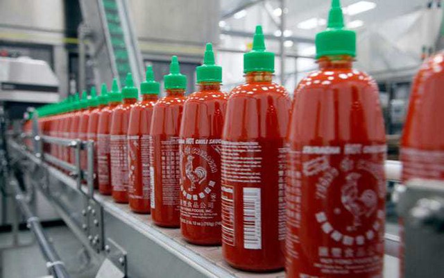 Nhà sản xuất tương ớt Sriracha tạm thời ngừng bán vì thiếu hụt ớt nghiêm trọng