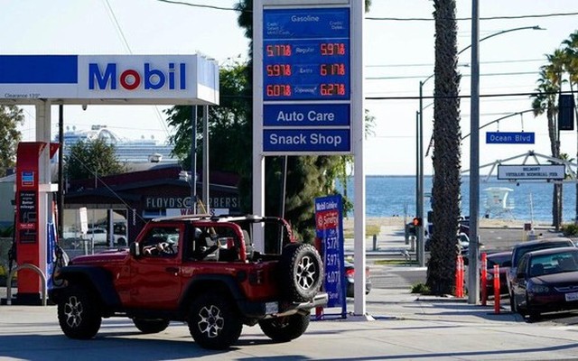 Tỷ lệ lạm phát ở Mỹ hiện cao nhất trong 40 năm qua, một phần do giá xăng dầu tăng mạnh. Ảnh: AP