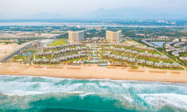 Việt Nam có rerost 5 sao lọt top 3 khu nghỉ dưỡng gia đình tốt nhất thế giới: Ốc đảo yên bình trên bãi biển đẹp nhất vịnh Nha Trang, 100% phòng nghỉ đều hướng biển - Ảnh 1.