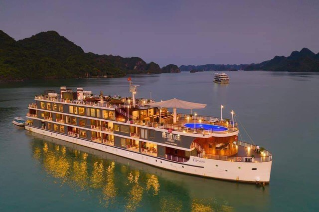 Du thuyền 5 sao của Việt Nam vừa nhận giải thưởng của TripAdvisor, hạ thuỷ từ cảm hứng vua tàu thuỷ Bạch Thái Bưởi, giá phòng từ 6-8,5 triệu đồng/đêm - Ảnh 1.
