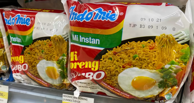 Mì tôm quốc dân Indomie trở thành chỉ dấu lạm phát tại Indonesia - Ảnh 2.