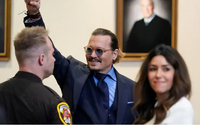 HOT: Johnny Depp thắng kiện, được bồi thường 15 triệu USD